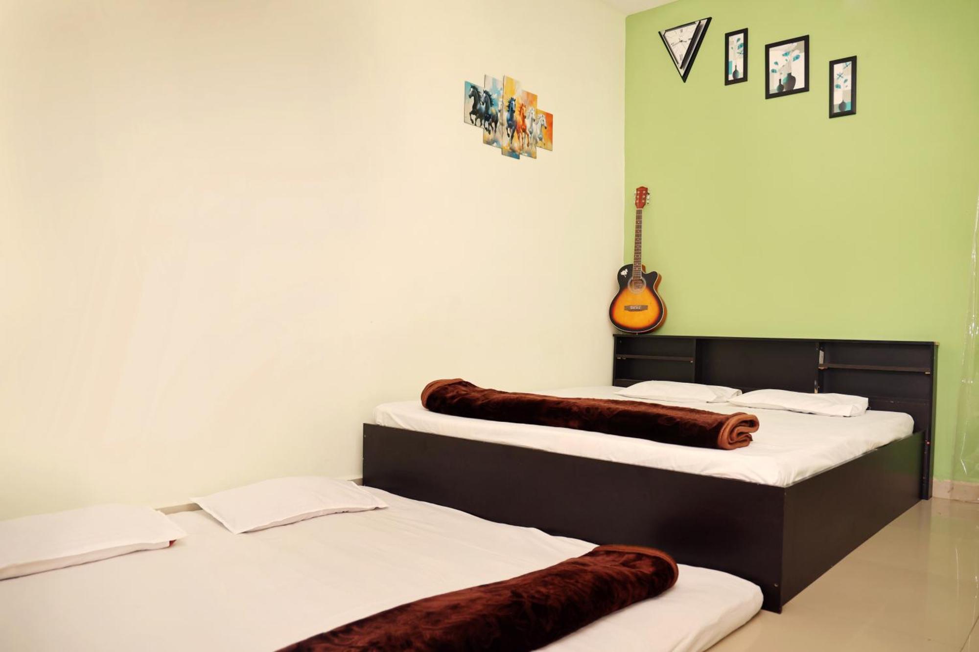 אויאיין Shree Vinayak Guest House מראה חיצוני תמונה