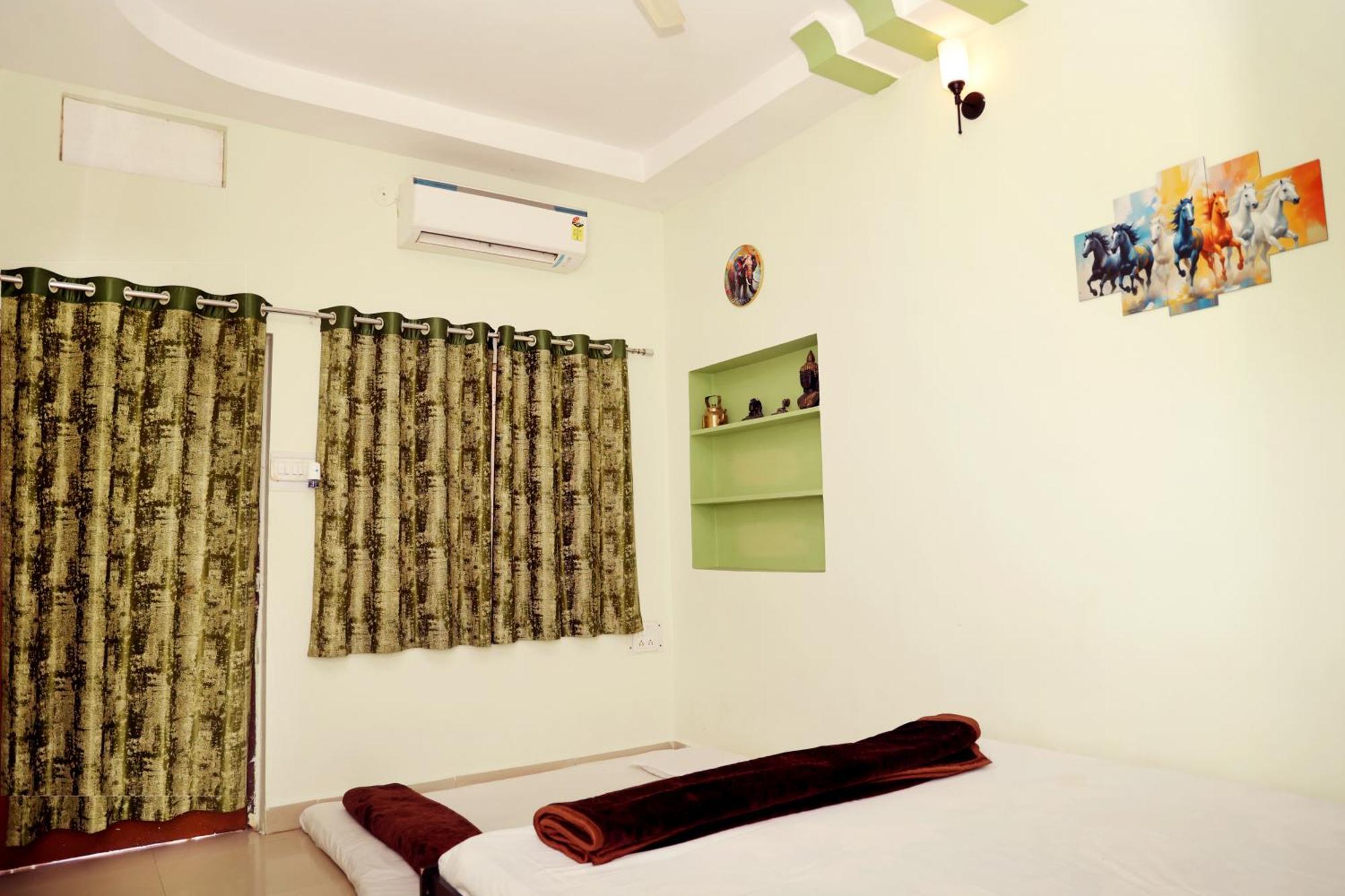 אויאיין Shree Vinayak Guest House מראה חיצוני תמונה