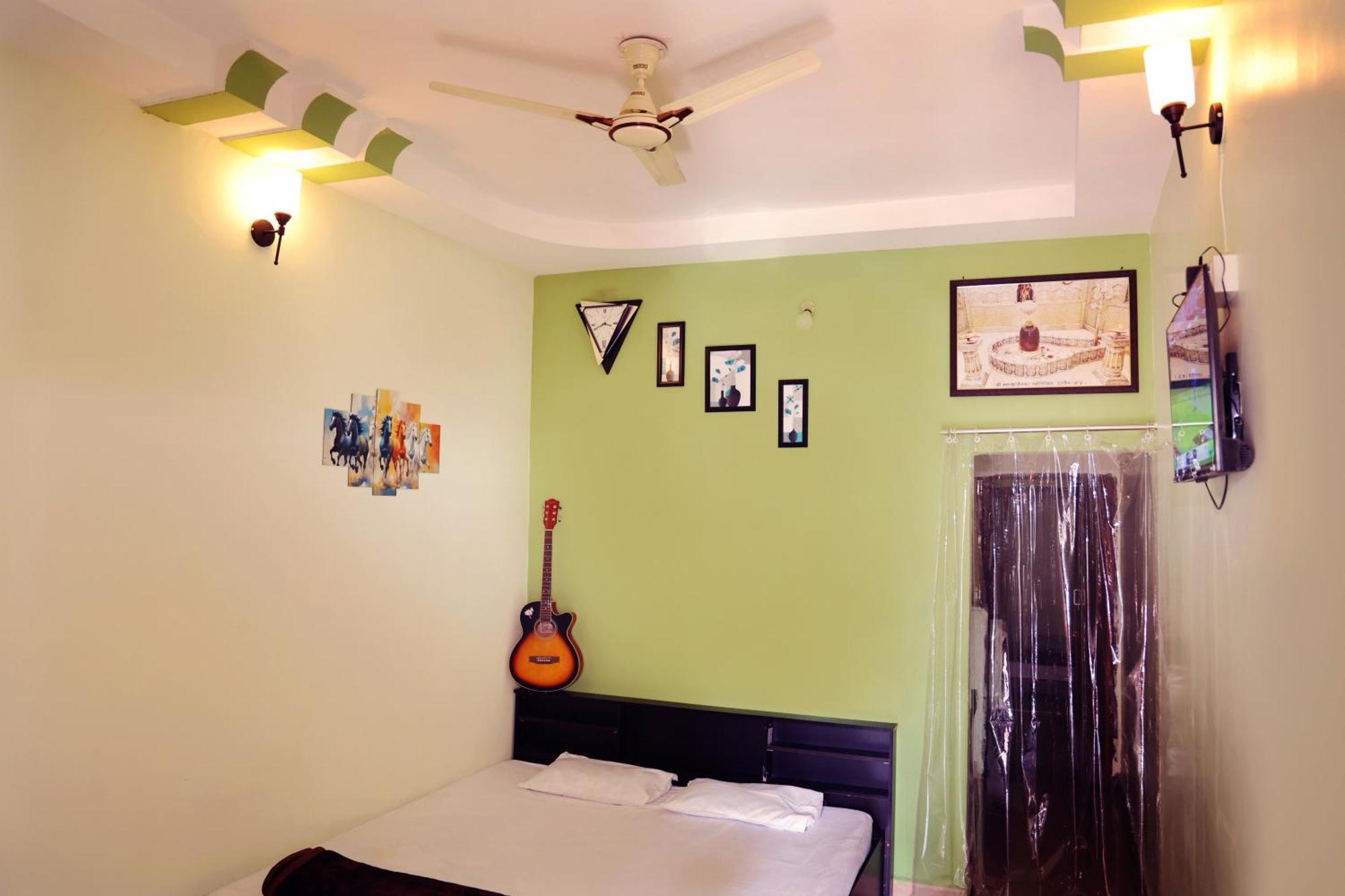 אויאיין Shree Vinayak Guest House מראה חיצוני תמונה